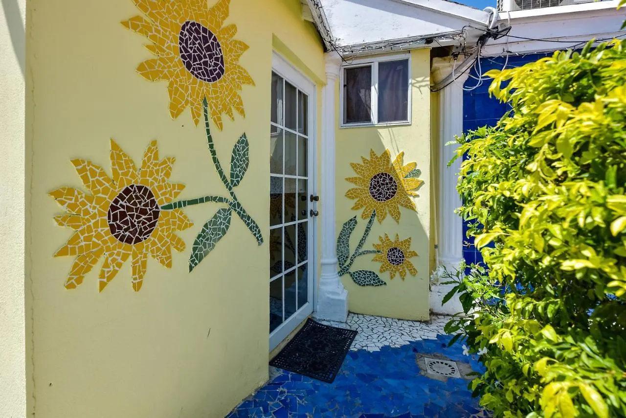 Sunflower Villa Studios Palm Beach